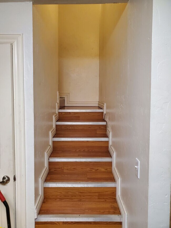 Building Photo - 4 bed 2 bath house in Edmond, OK next to UCO campus