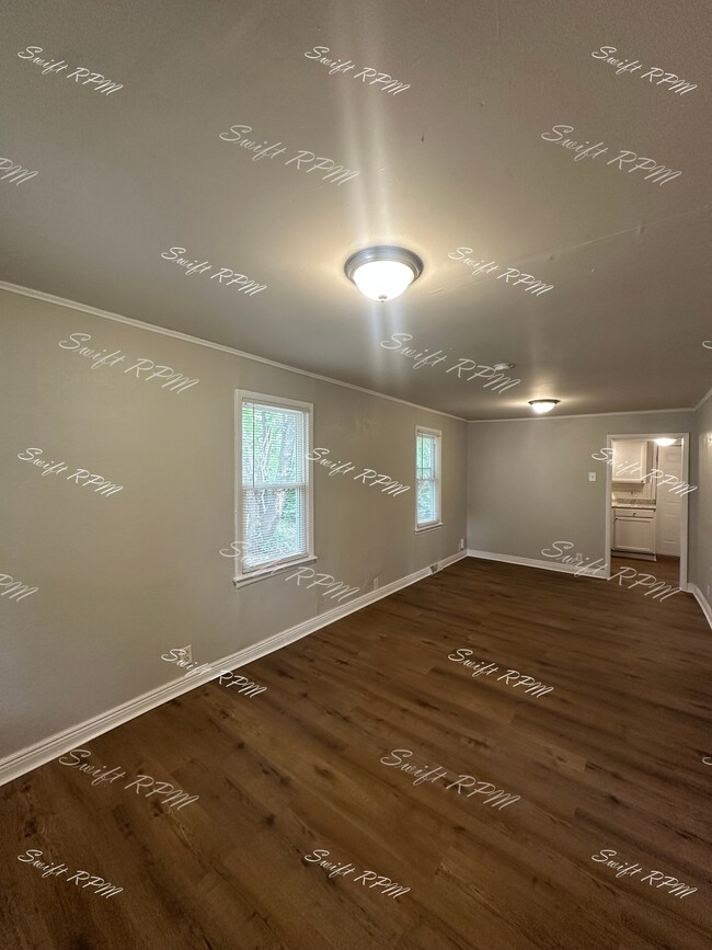 Building Photo - 1115 E 84th St