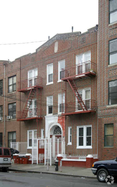 Foto principal - 635 Vermont St