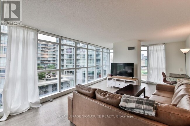 Building Photo - 10 Capreol Ct