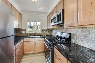 Building Photo - 1549 San Carlos Ave