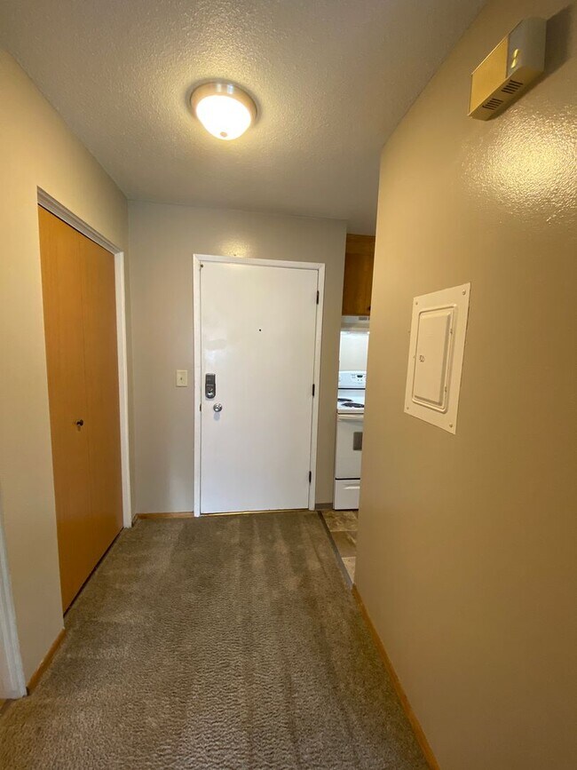 Foto del edificio - The Easy Choice Near CWU- Less Commuting. More Living!