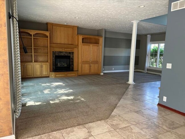 Building Photo - Home in Omaha for Rent!