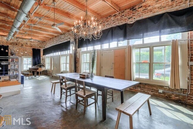 Building Photo - 230 Carroll St SE