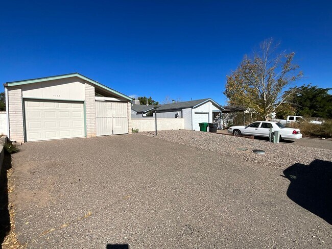 Building Photo - 2 Bedroom Single Story Home Near Northern ...
