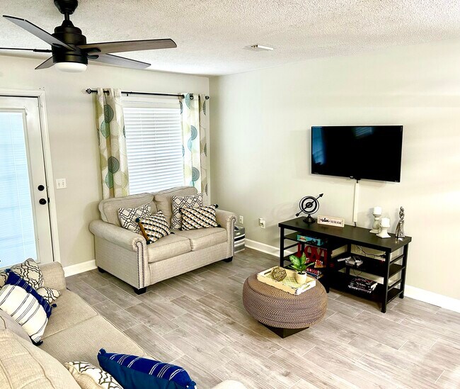 Foto del edificio - 455 Sandy Oak Drive