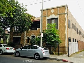 Building Photo - 1421 S Valencia St