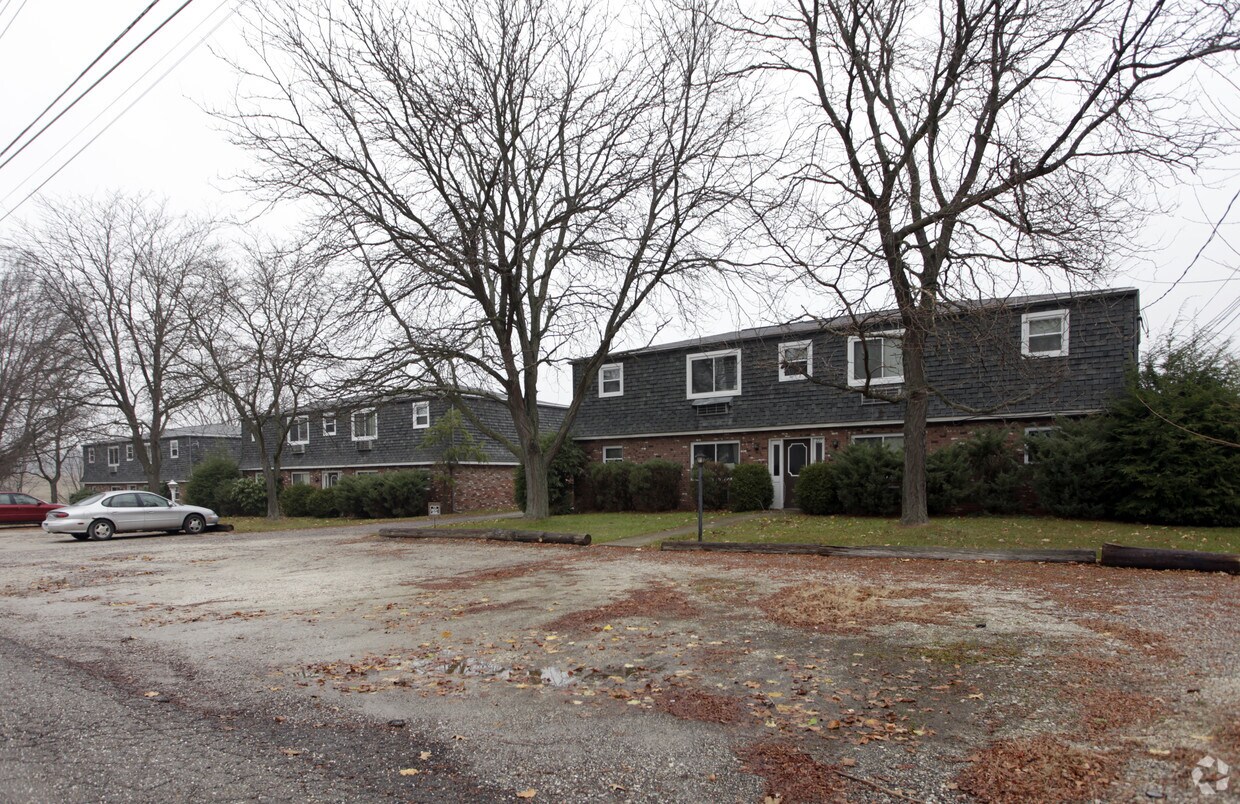 227247 Edwin St NW, Hartville, OH 44632 Apartments in Hartville, OH