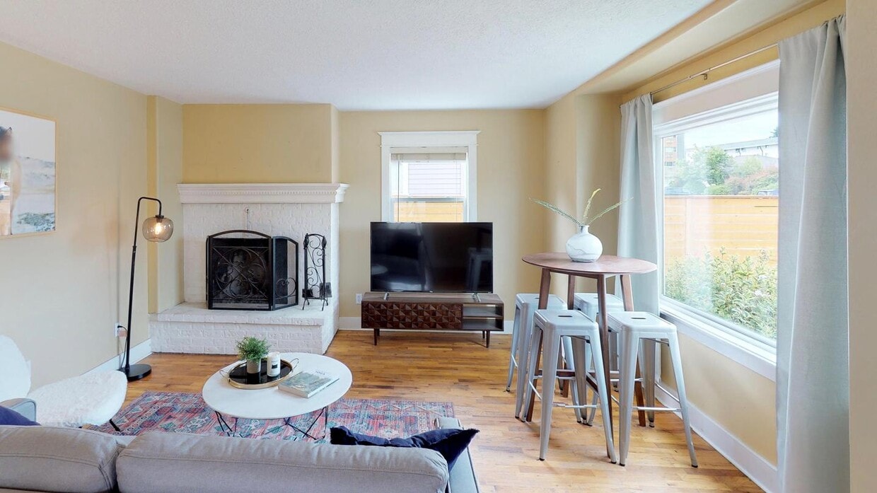 Photo - Room in 5 Bedroom Home at 6914 NE Grand Ave