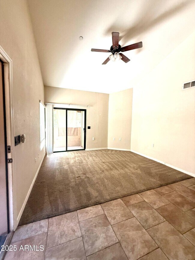 Foto del edificio - 1351 N Pleasant Dr