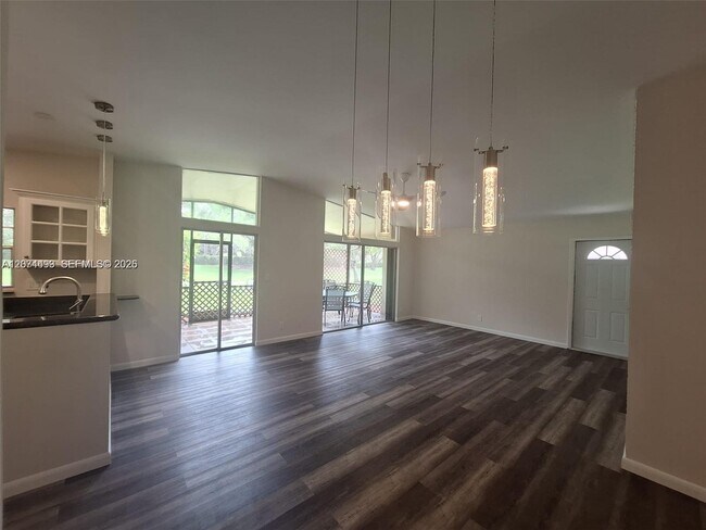Foto del edificio - 22280 Timberly Dr
