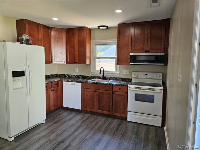 Building Photo - 14620 Tranor Ave