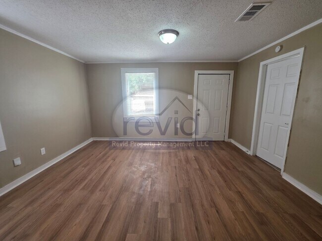 Building Photo - 4 bedroom home in Memphis!