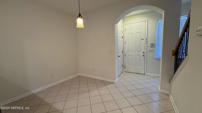 Building Photo - 12999 Sunset Lake Dr