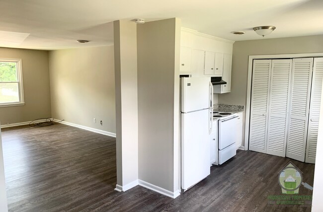 Foto del edificio - 310 Devonwood Ct