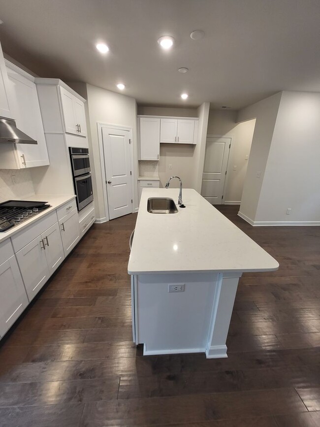 Building Photo - 465 Cranford Dr