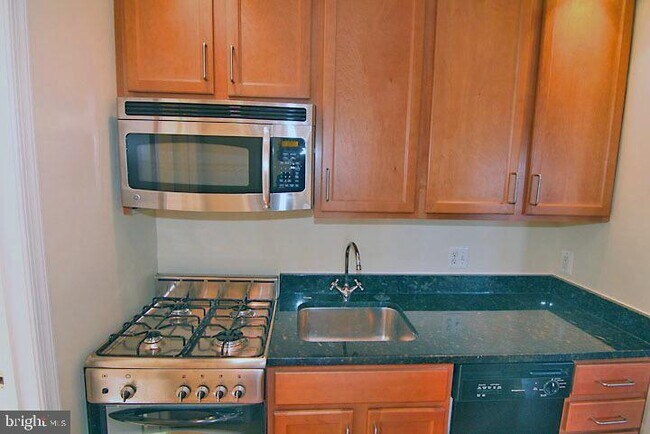 Foto del edificio - 94 Webster St NE