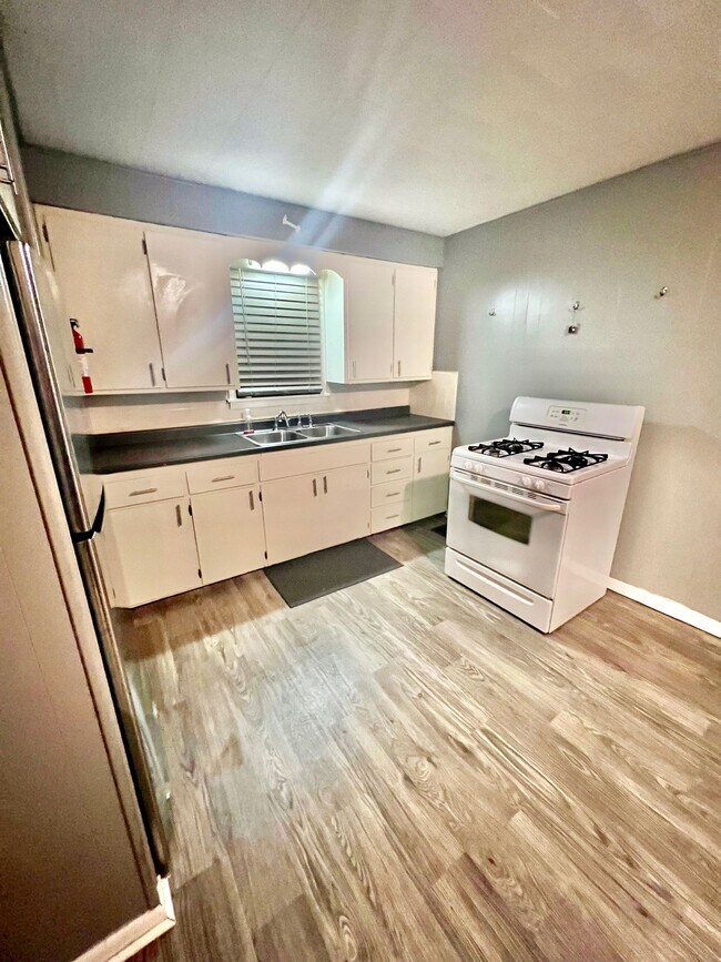 321 S 8th St Unit 1, Burlington, IA 52601 Apartments in Burlington