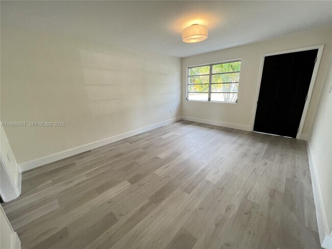 Foto del edificio - 3102 SW 10th St