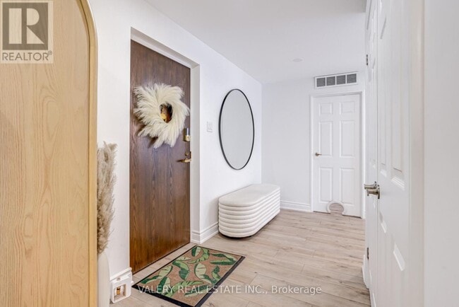 Building Photo - 55 Harbour Square