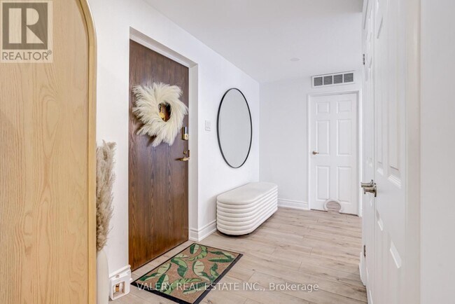 Photo du bâtiment - 55 Harbour Square