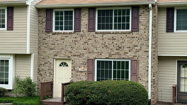 Building Photo - Town Home in Western Henrico- Greenaire Woods