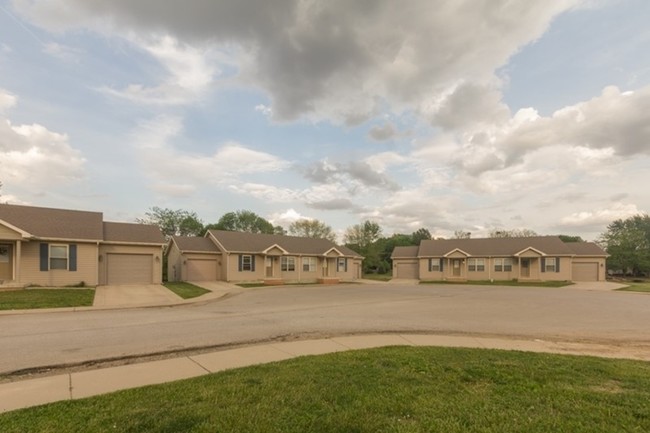 Dúplex de apartamentos - Deerwood Lake Commons
