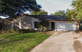 Building Photo - 5001 Cummings Dr