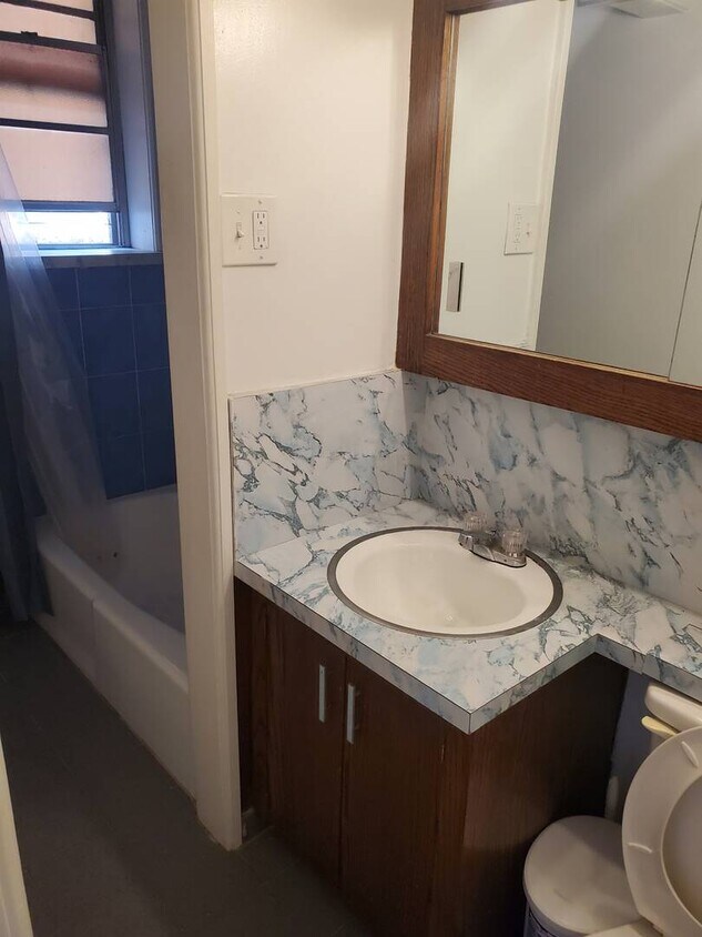 Foto del edificio - 3021 Quentin Rd