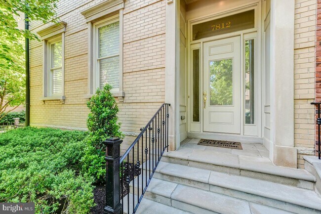 Foto del edificio - 7812 Cadbury Ave