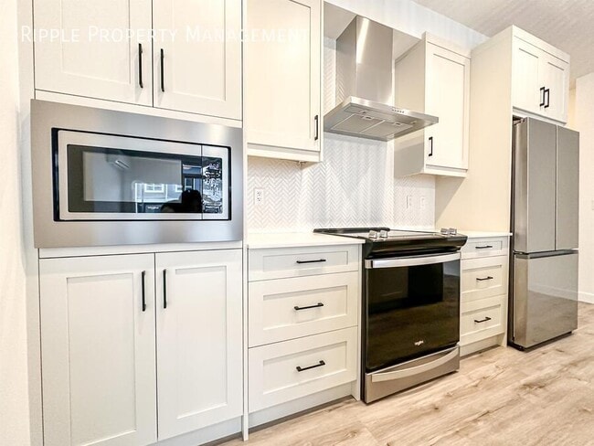 Photo du bâtiment - Modern 2 Beds, 2 Baths Apartment/Condo | N...