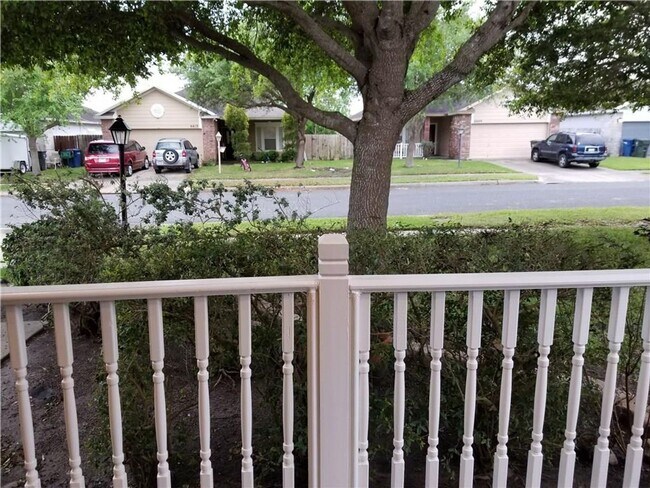 Building Photo - Southside-$1000 off first months rent-Char...