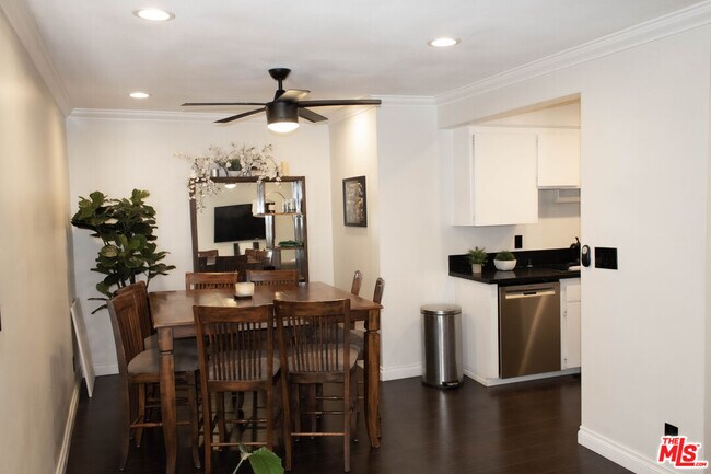 Foto del edificio - 5651 Windsor Way