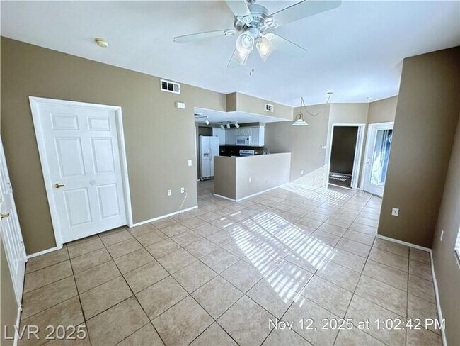 Building Photo - SILVERADO RANCH – 2ND FLOOR CONDO IN A GAT...