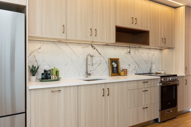 Building Photo - 240 Willoughby