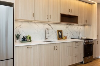 Building Photo - 240 Willoughby