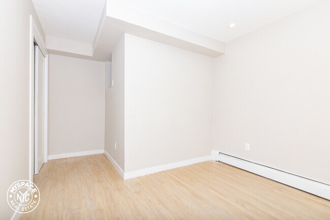 Building Photo - 879 Dekalb Ave