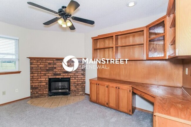 Foto del edificio - 3 Bedroom Pet-Friendly Home in MOORE, OK with Main Street Renewal