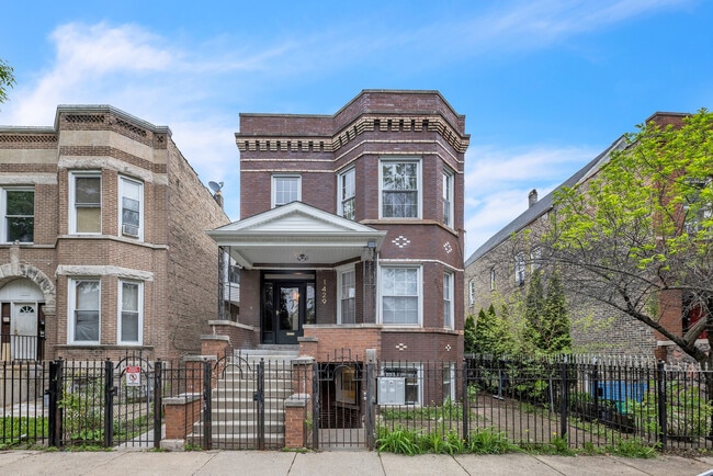 Building Photo - 1429 N Avers Ave