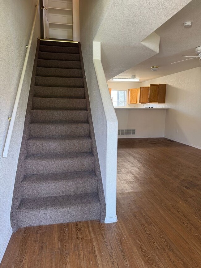 Building Photo - Beautiful 3-Bedroom 2.5 Bathroom in Briarg...