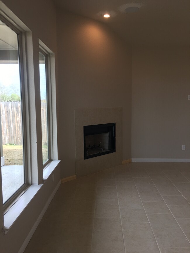 Foto del edificio - 156 Bass Ln