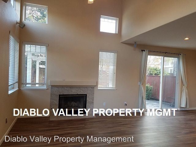Building Photo - 3 br, 2.5 bath House - 899 Havasu Court