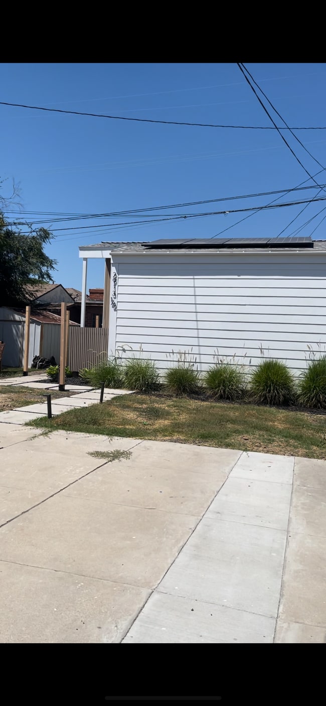 Building Photo - 2913 W 83rd St