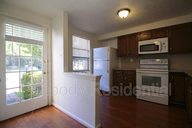 Building Photo - 1544 Woodcrest Dr