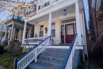 Building Photo - 2215 W Grace St