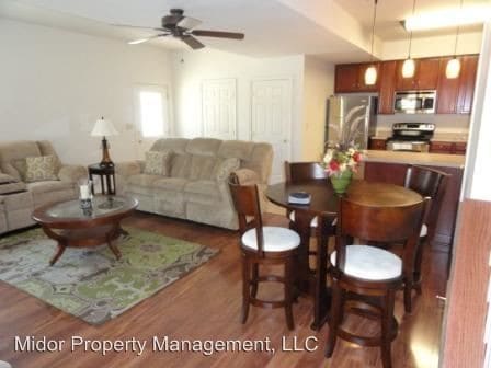 Building Photo - 3 br, 1.5 bath House - 1001 E River Dr