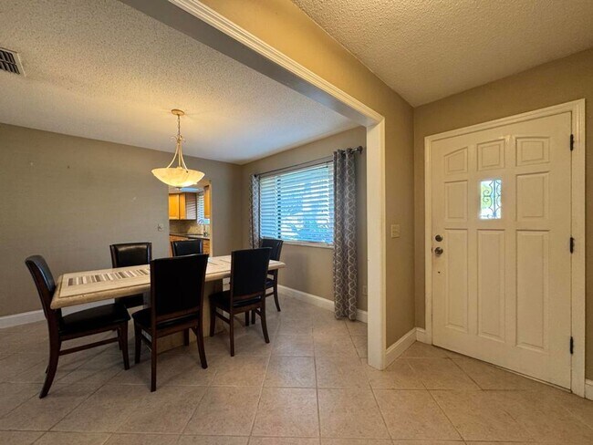 Building Photo - 3/2 in Pelican Bay