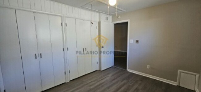Foto del edificio - Renovated 1 Bedroom at Campbell Apartments Near Downtown Available Now!