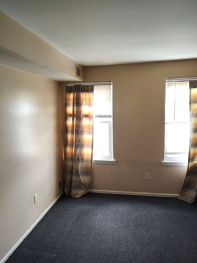 Foto del edificio - 9443 Ashton Rd