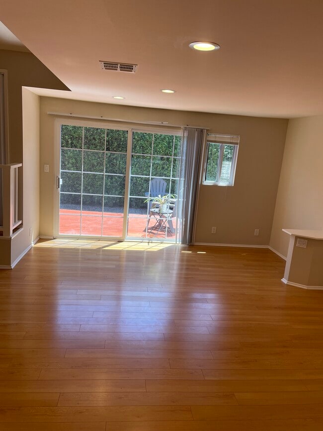 Building Photo - 2329 Clark Ave